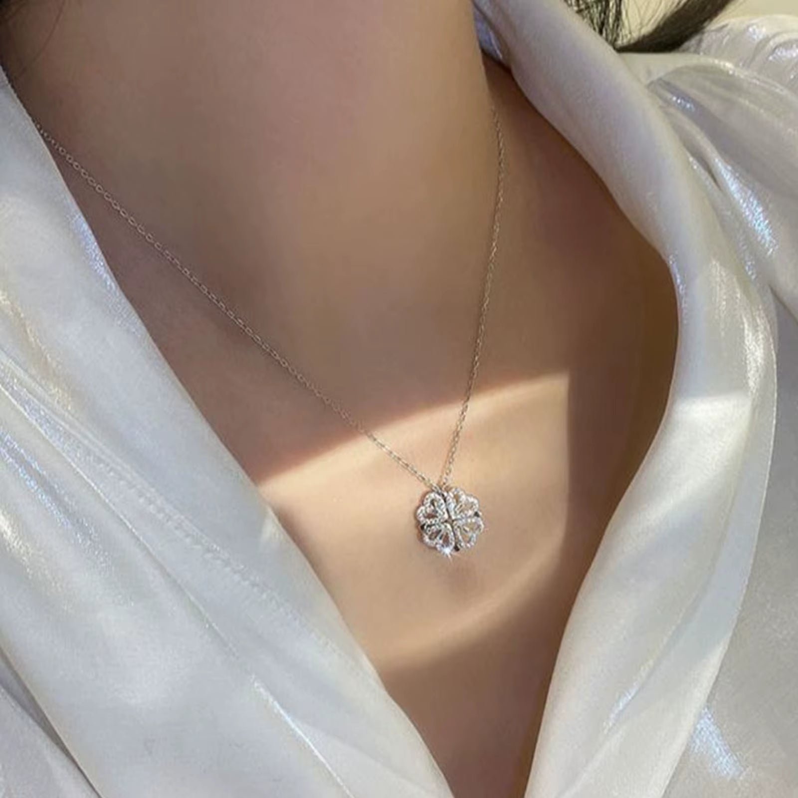 1Pc Heart Shaped Four Leaf Clover Pendant Necklace Jewelry Zircon Women Love Clavicle Chain Gifts Openable Chokerjewelry